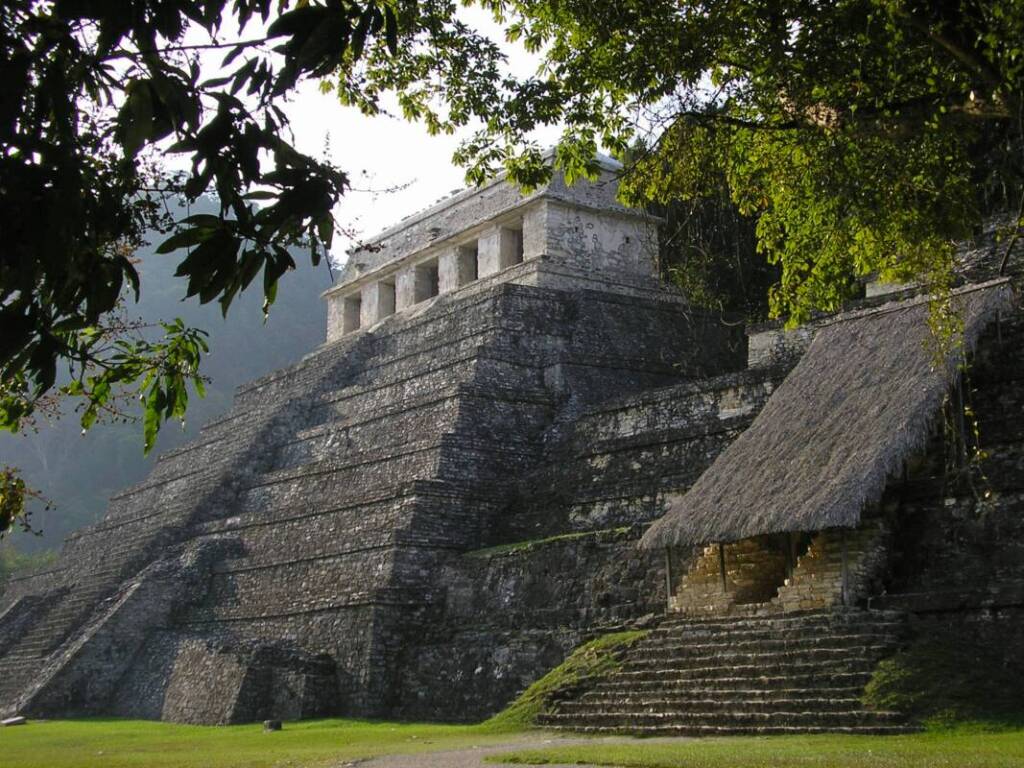 La pyramide de Palenque cachée dans la jungle