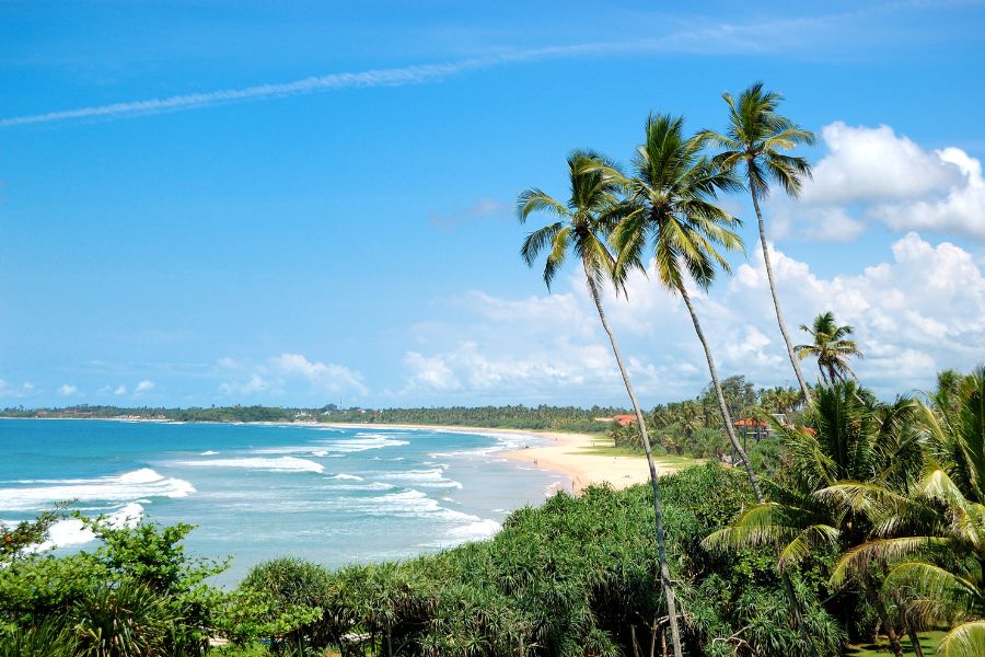 En juillet, le Sri Lanka connaît peu de précipitations et des mers plutôt calmes