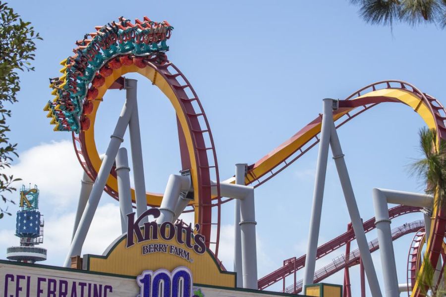 Situé à quelques kilomètres de Disneyland, Knott's Berry Farm était à l'origine une ferme