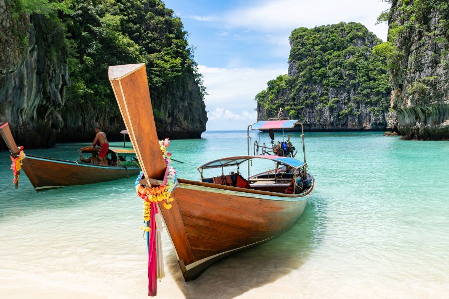 Bateau traditionnel à la plage de Loh Samah, à Phuket
