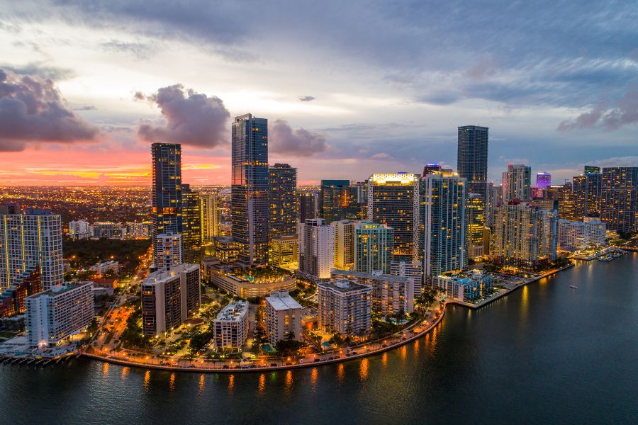 Vue aérienne du crépuscule sur Brickell