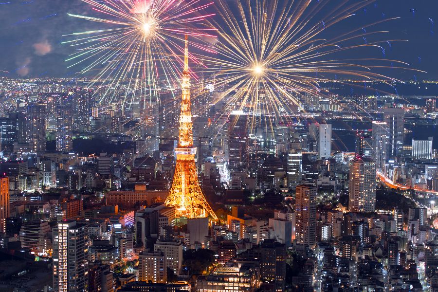Feux d'artifice pour le Nouvel An à Tokyo