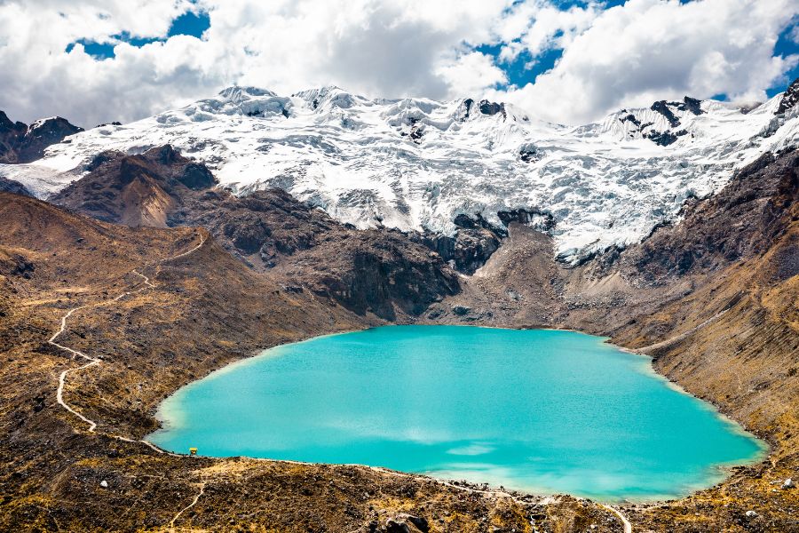 Lac dans la cordillère de Huaytapallana à Huancayo, au Pérou
